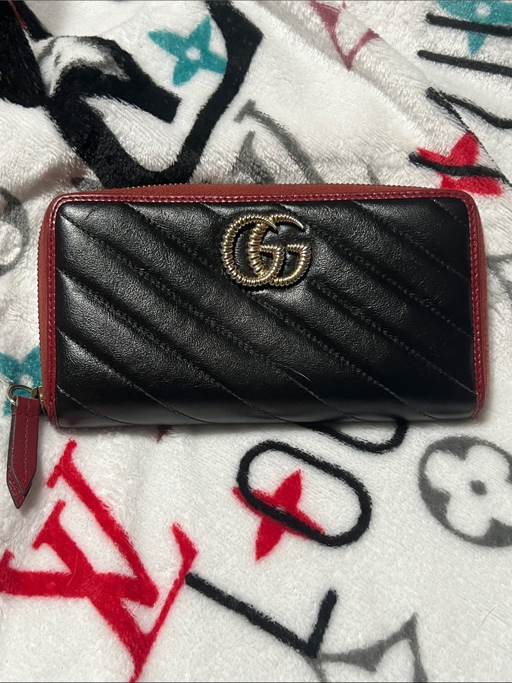 Gucci Black Quilted Leather Zip Wallet with Red Trim and Gold GG